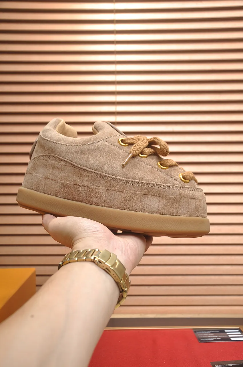 Men's men's shoes💰700💶 🔥New style🔥 LV co-branded nigo, ugly and cute😍Many Internet celebrities have put on their shoes, classic and versatile items.  ❄️Fabric: Imported high mercerized cow suede. ❄️Inner lining: high-grade elastic mesh, ❄️Outsole: original molded outsole, palm print rubber outsole with hidden L letter and Monongram flower ❄️Size: Female 35-41 (Female 41 customized), Male 39-46 (45-46 customized)